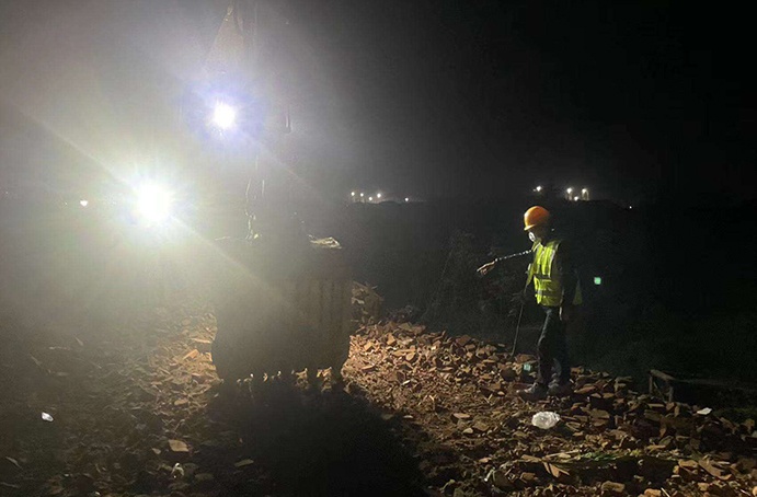 清明假期 他們堅(jiān)守項(xiàng)目建設(shè)一線(xiàn)1.jpg