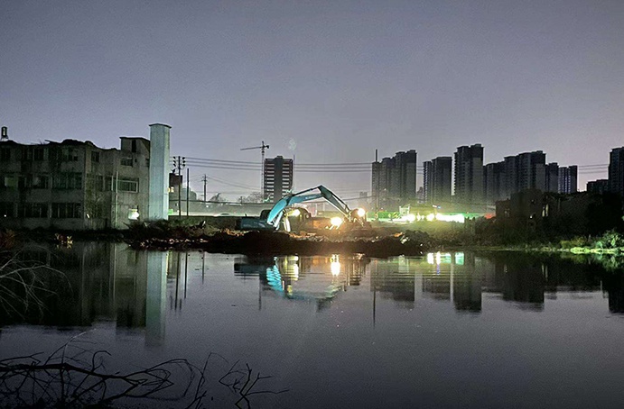 清明假期 他們堅(jiān)守項(xiàng)目建設(shè)一線(xiàn)3.jpg