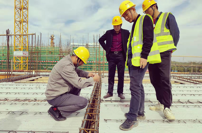 五一勞動(dòng)獎(jiǎng)?wù)芦@得者項(xiàng)目黨支部書(shū)記、副總工程師周天奇