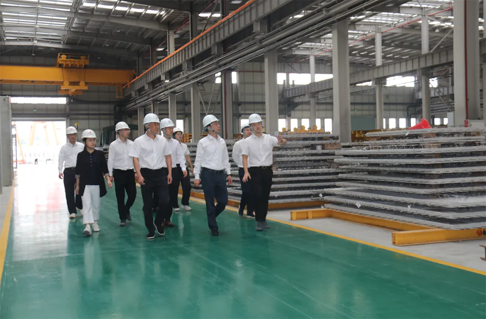 市政公用集團黨委書記、董事長萬義輝到市政綠色建材科技產(chǎn)業(yè)園調(diào)研指導(dǎo)投產(chǎn)前工作