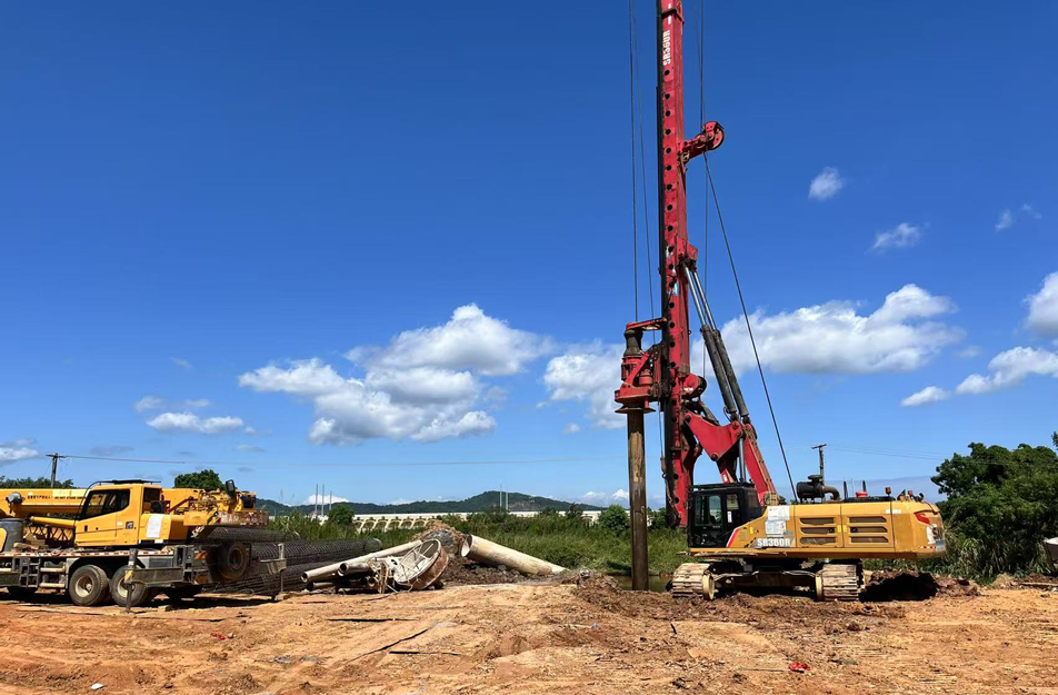 昌北機(jī)場(chǎng)三期配套路網(wǎng)神州路工程全面推進(jìn) 打造空港貨運(yùn)新動(dòng)脈